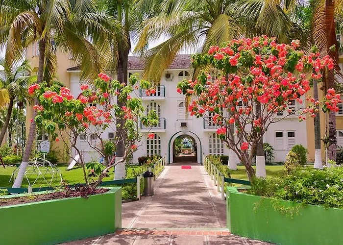 Sandcastles Hotel 3*